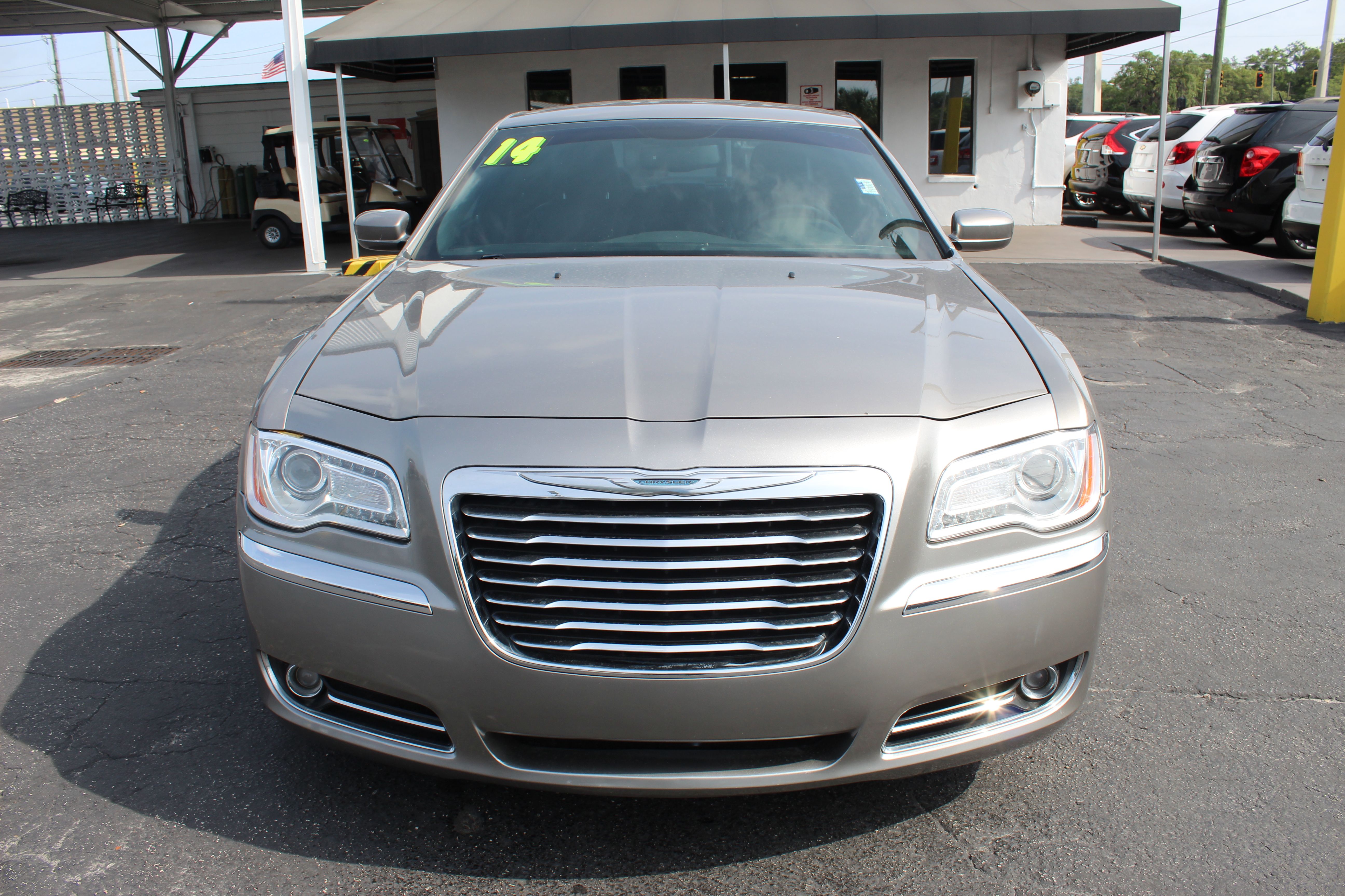 Pre-Owned 2014 Chrysler 300 Sedan 4 Dr. in Tampa #2000 | Car Credit Inc.