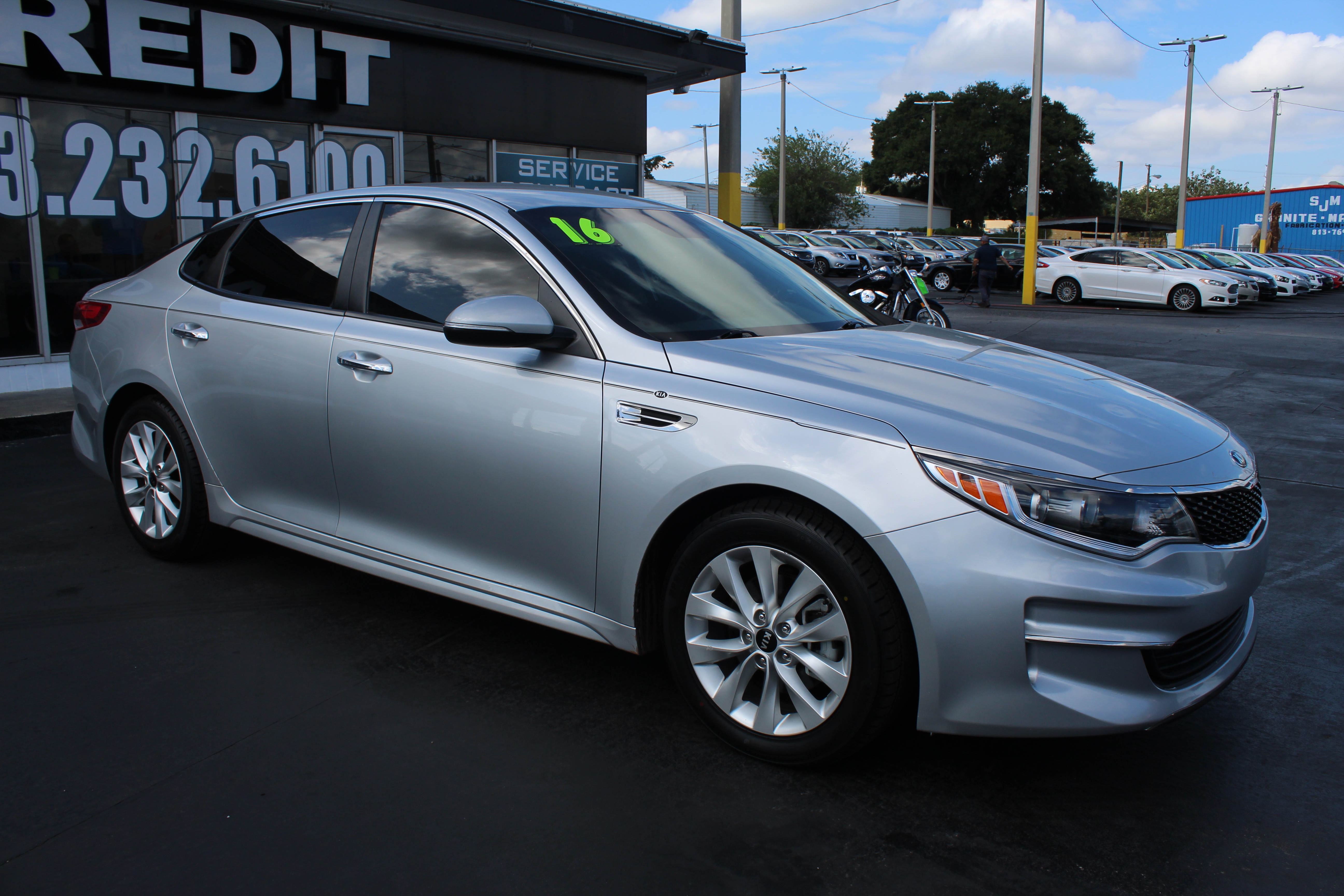 Pre-Owned 2016 Kia Optima LX Sedan 4 Dr. in Tampa #1439 | Car Credit Inc.